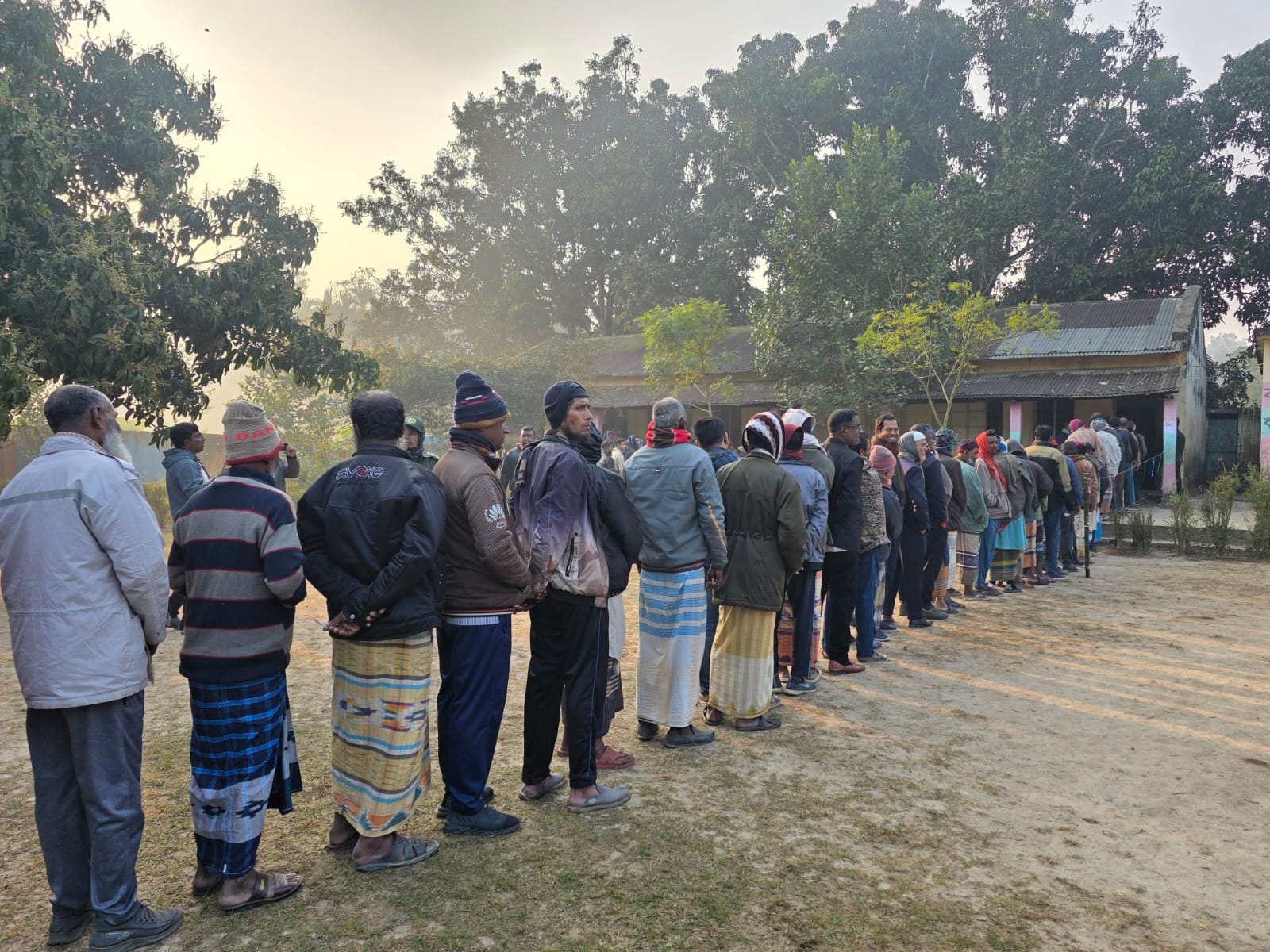 ভোট বর্জনের স্মৃতি পেছনে ফেলে সরব মাড়িয়া কেন্দ্র,