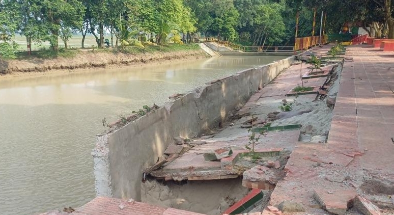 সৌন্দর্যবর্ধনের কাজেই বিপত্তি, সরমংলা ইকো পার্কে ওয়াকওয়ে ধস