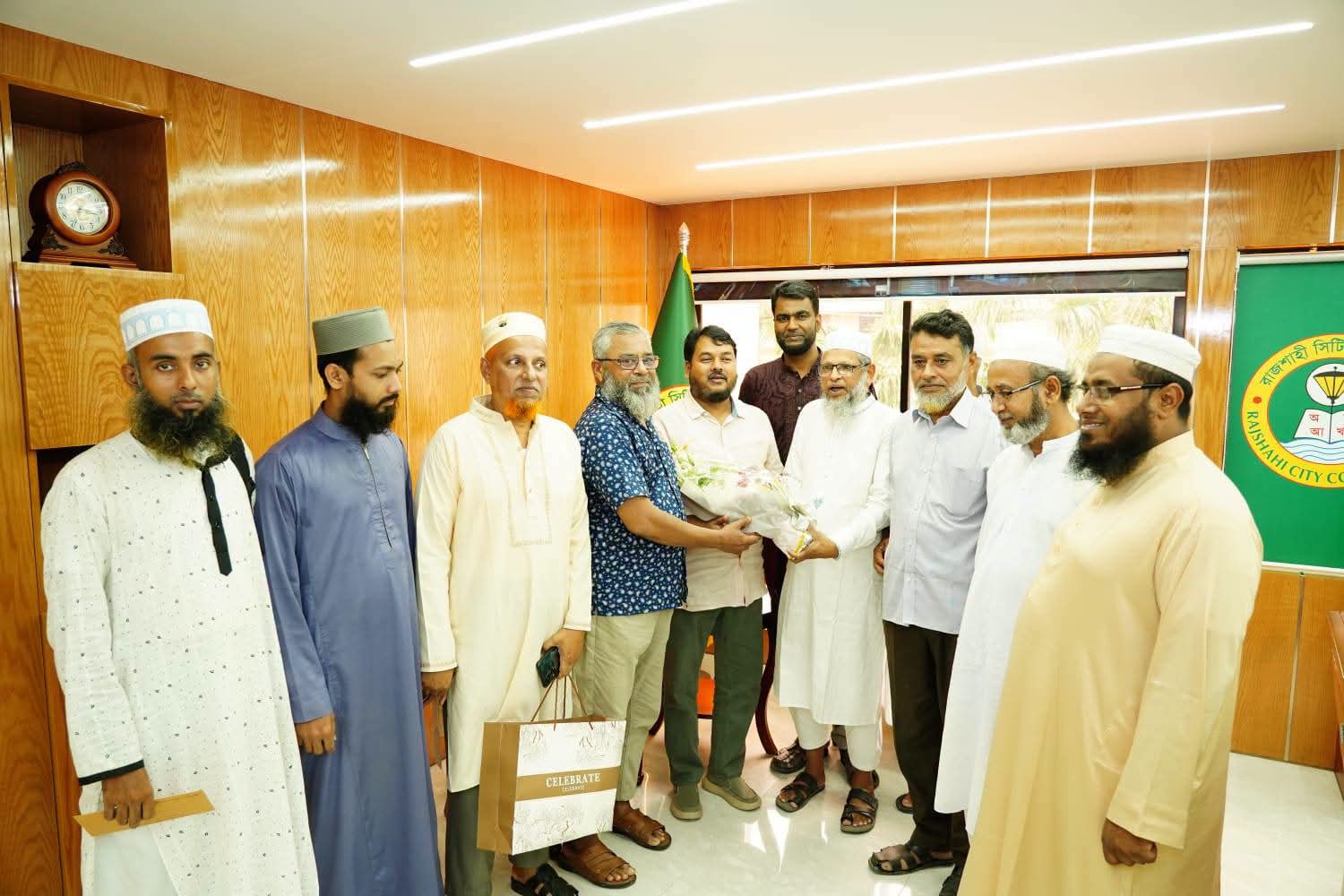রাসিক প্রশাসকের সঙ্গে আহম্মদপুর বায়তুল মামুর জামে মসজিদ কমিটির সৌজন্য সাক্ষাৎ
