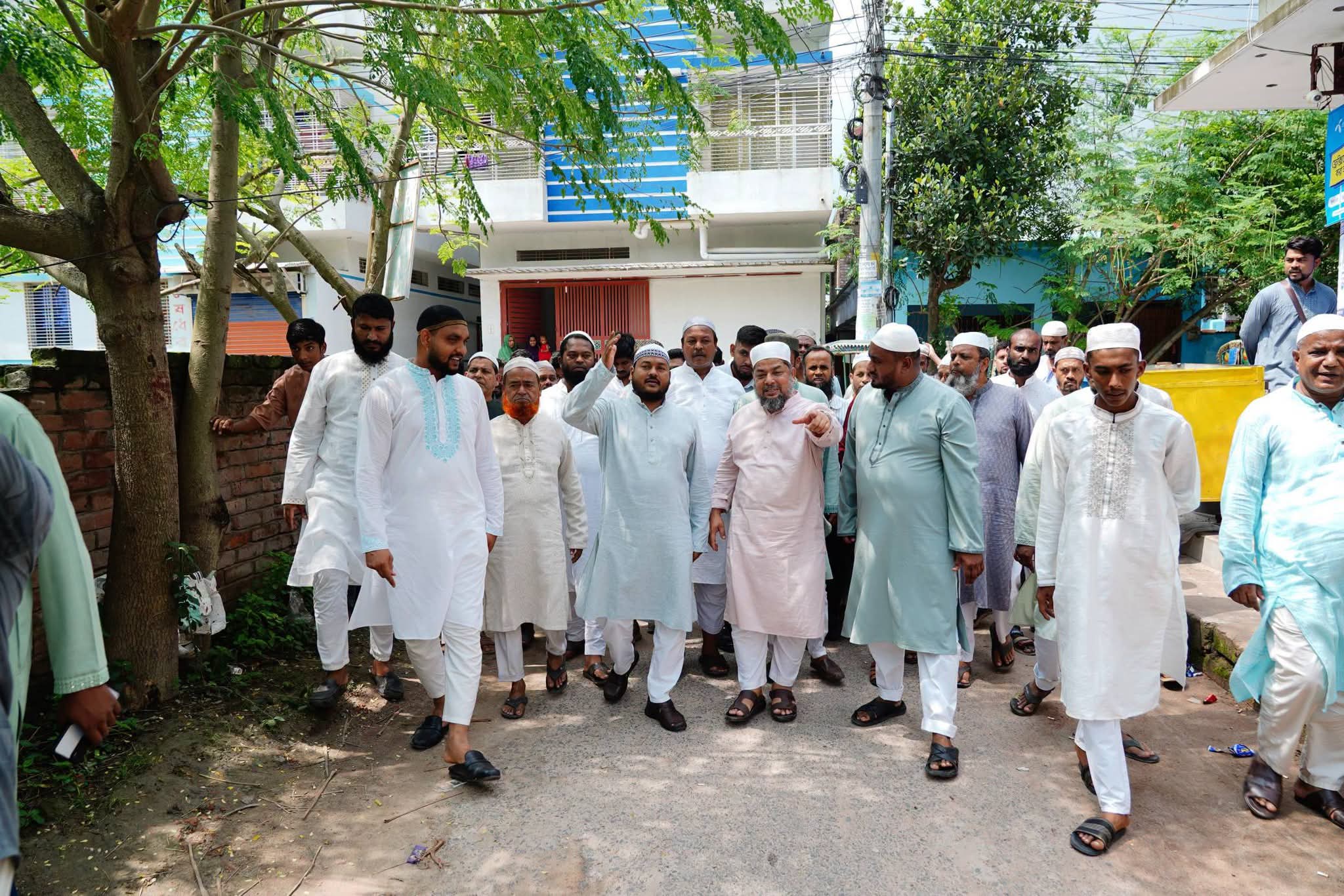 তেরখাদিয়ায় জুমার নামাজ আদায় করলেন রাসিক প্রশাসক রিটন