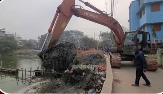 মহানগরীতে পঞ্চবটি আহমপুরে অবৈধভাবে ভরাট পুকুর উদ্ধারে প্রশাসনের অভিযান