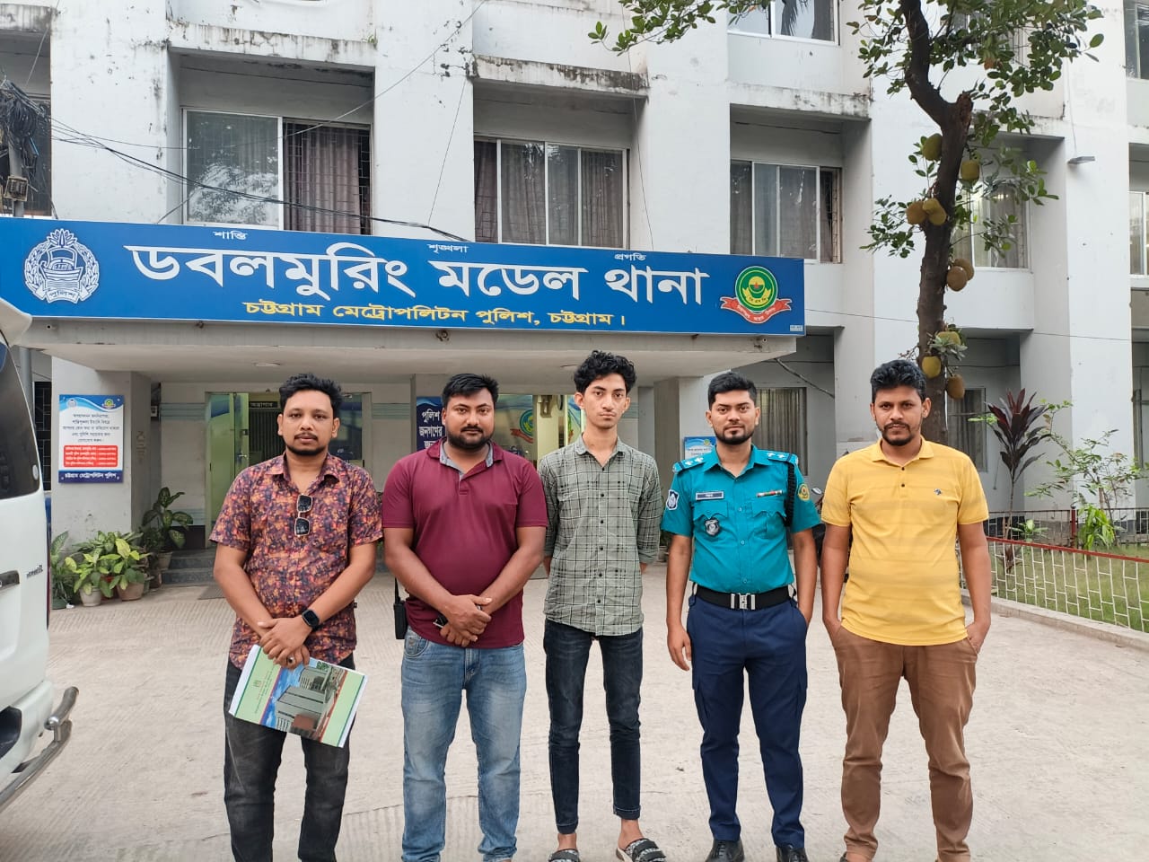 বোয়ালিয়া থানার অভিযানে অপহরণ মামলার ভিকটিম চট্টগ্রাম থেকে উদ্ধার-প্রধান আসামি গ্রেফতার