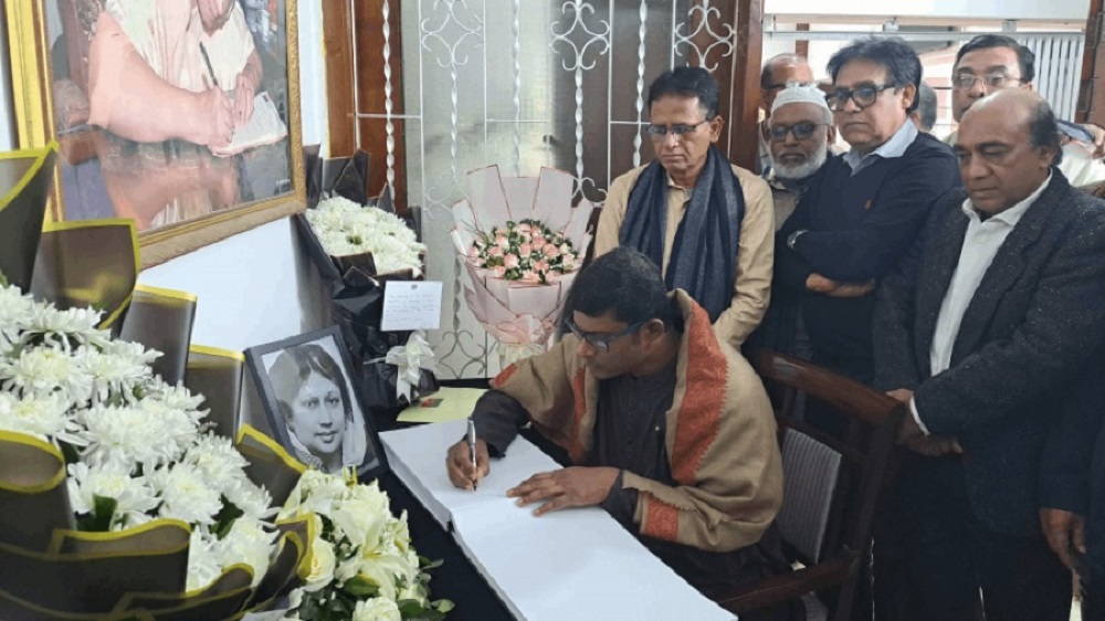 তৃতীয় দিনেও শোক বইয়ে রাজনীতিক ও কূটনীতিকদের সই