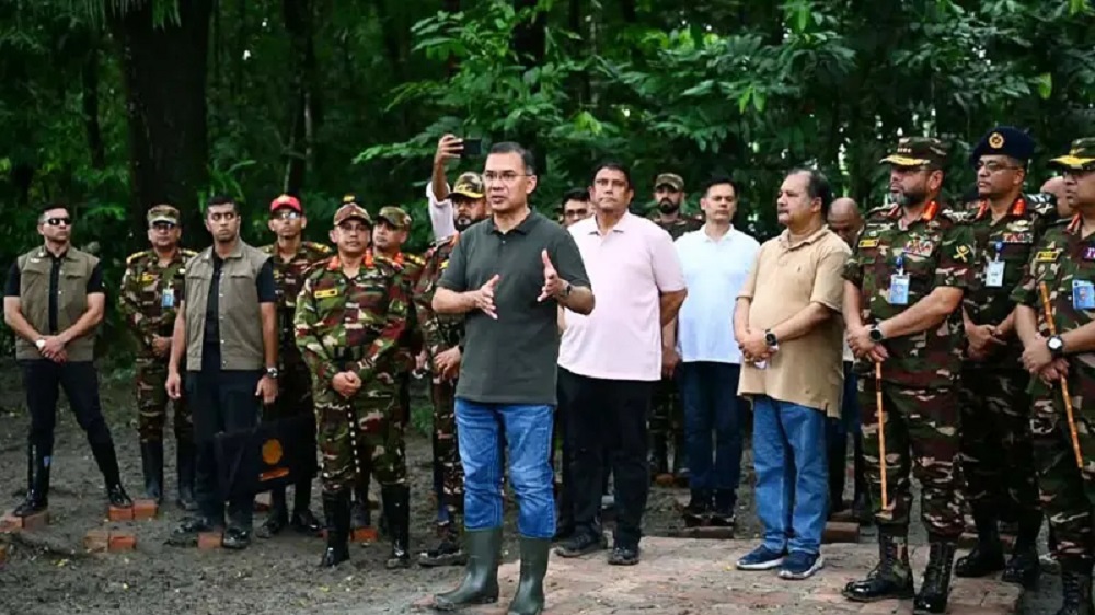 বরিশালে সেনাবাহিনীর গ্রীষ্মকালীন মহড়া পরিদর্শনে প্রধানমন্ত্রী তারেক রহমান