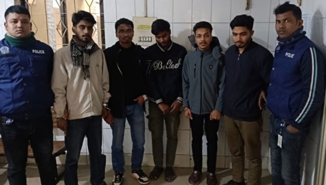 নিষিদ্ধ ছাত্রলীগের প্রতিষ্ঠাবার্ষিকী পালন, ৫ শিক্ষার্থী আটক