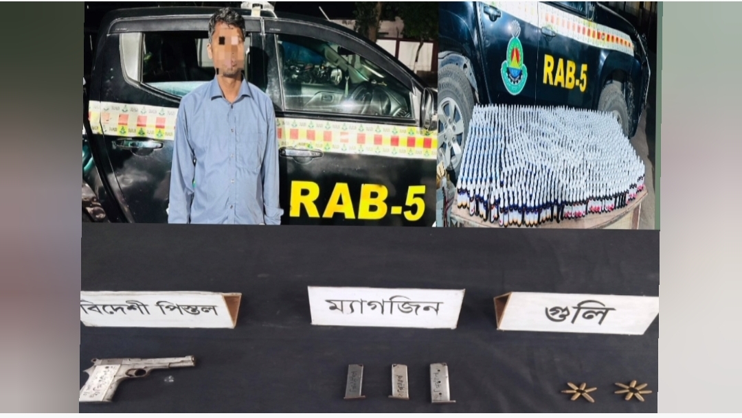 রাজশাহীতে র‌্যাবের অভিযানে অস্ত্র-গুলি উদ্ধার, অ্যালকোহলসহ আটক ১