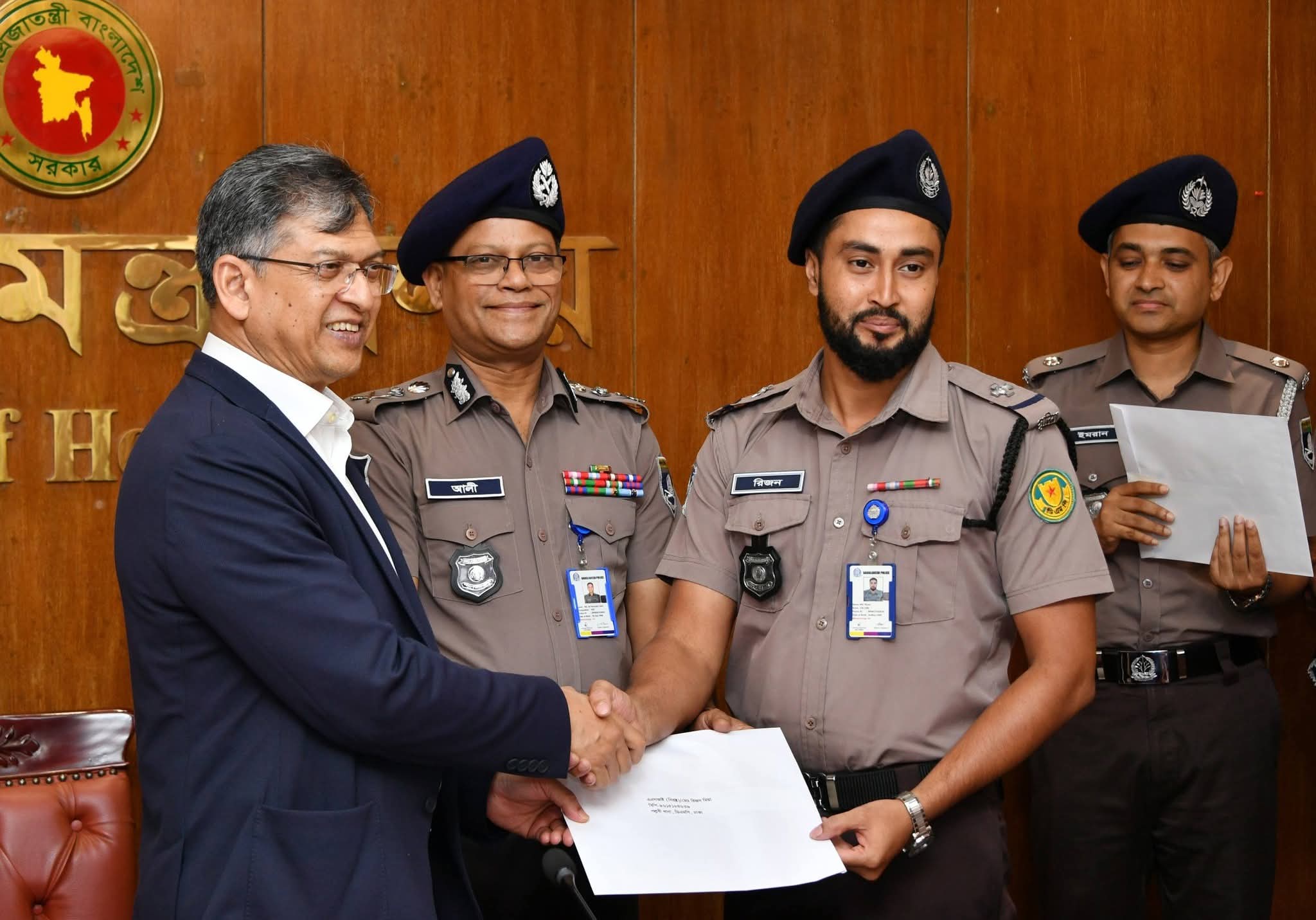 প্রশংসনীয় অবদানের স্বীকৃতি