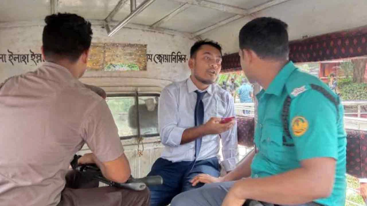 ভাইভা দিতে এসে  রাজশাহী কলেজে সাবেক ছাত্রলীগ নেতা আটক