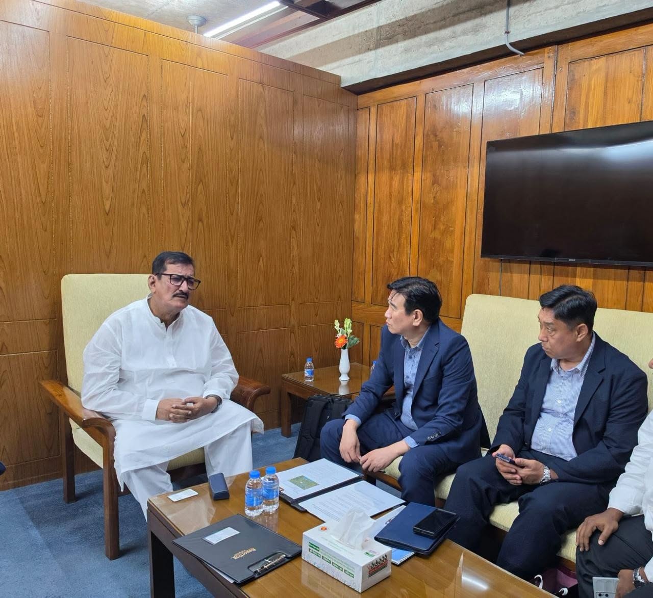ভূমি ব্যবস্থাপনায় আধুনিক প্রযুক্তির ব্যবহার বাড়াতে দক্ষিণ কোরিয়ার প্রতিনিধিদলের সঙ্গে ভূমিমন্ত্রীর বৈঠক