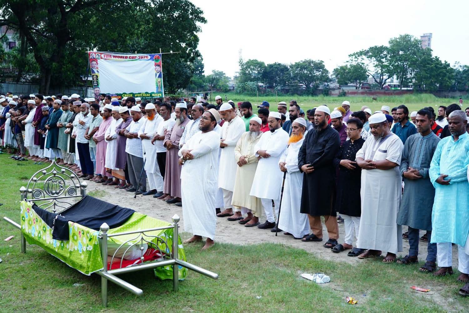 আনোয়ারা বেগমের জানাজায় মাহফুজুর রহমান রিটনসহ বিশিষ্টজনরা