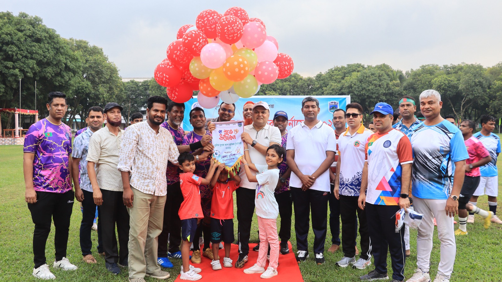 চাঁপাইনবাবগঞ্জে ‘পুলিশ সুপার কাপ ফুটবল টুর্নামেন্ট-২০২৬’ উদ্বোধন