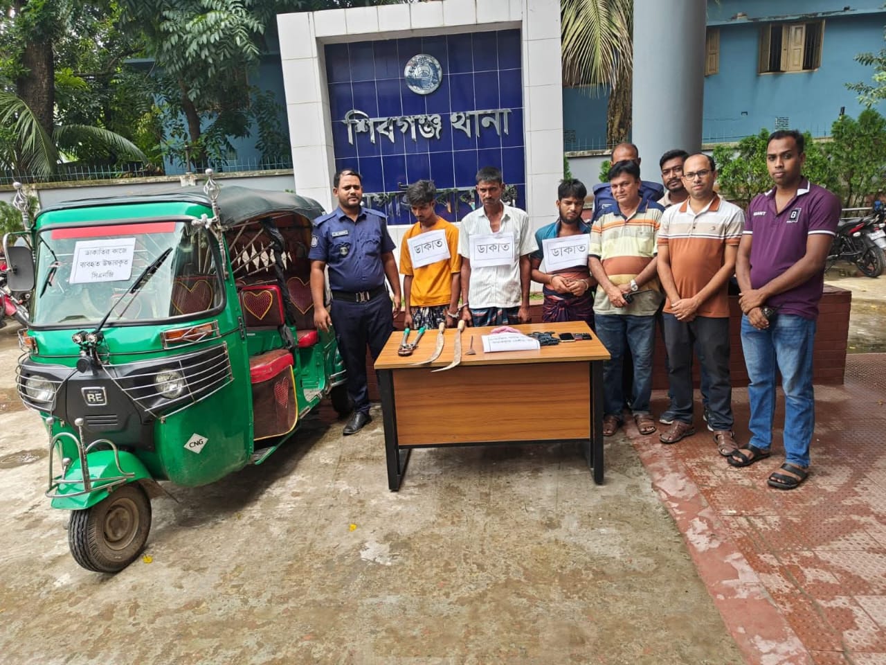 ডাকাতির প্রস্তুতিকালে ৩ ডাকাত গ্রেফতার