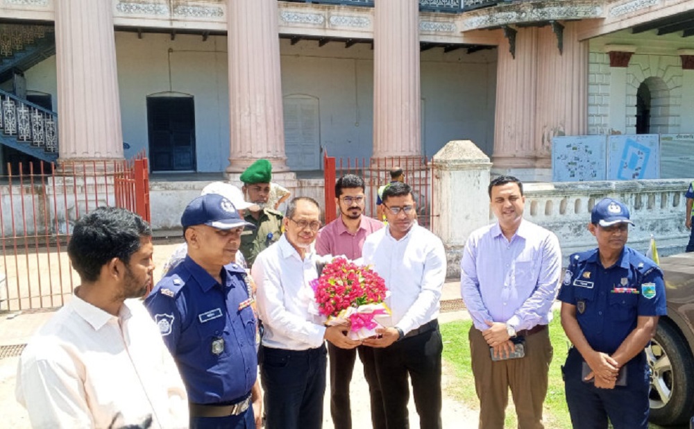 পুঠিয়া রাজবাড়ি ও গোবিন্দ মন্দির পরিদর্শনে ব্রুনেইর রাষ্ট্রদূত