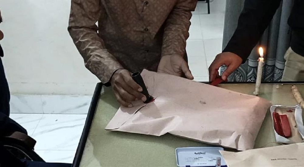 নাটোরে নির্বাচনের রেজাল্ট শিট জব্দ-সিলগালা