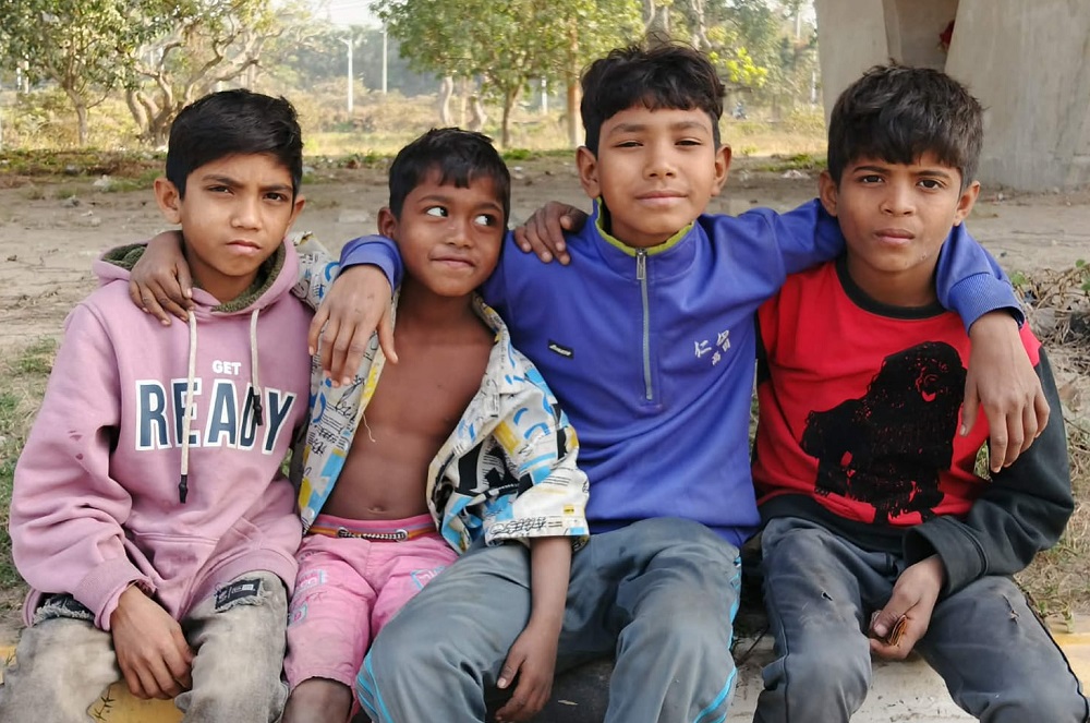 ফ্লাইওভারের নিচে চার এতিম ভাইয়ের আর্তনাদ
