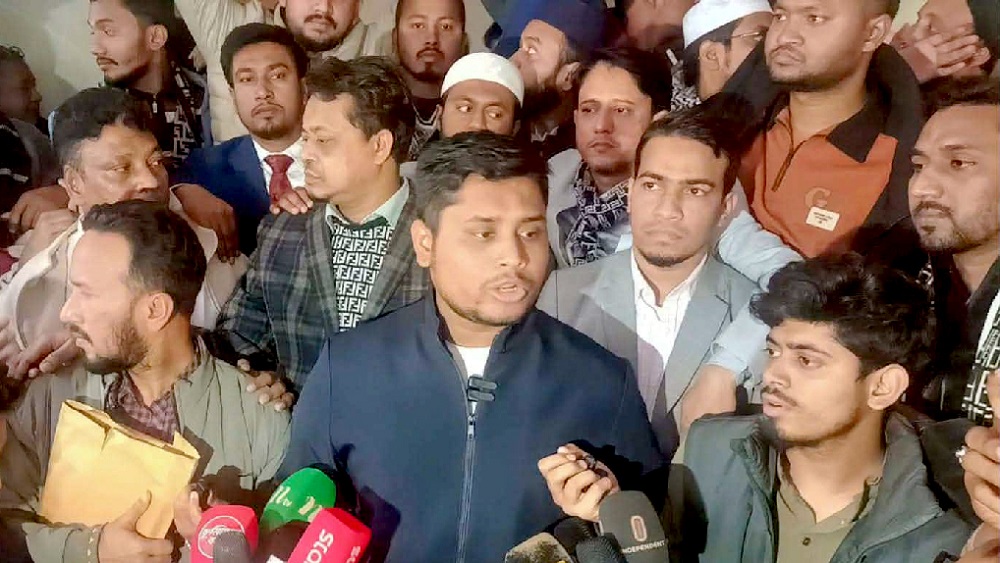 নির্বাচন অফিসে বিএনপি প্রার্থীর লোকজনের সঙ্গে হাসনাতের বাগ্‌বিতণ্ডা