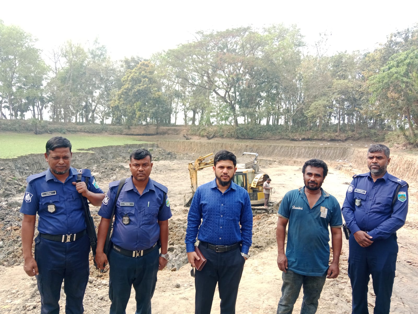 মান্দায় পুকুর খননের মাটি বিক্রির দায়ে জরিমানা