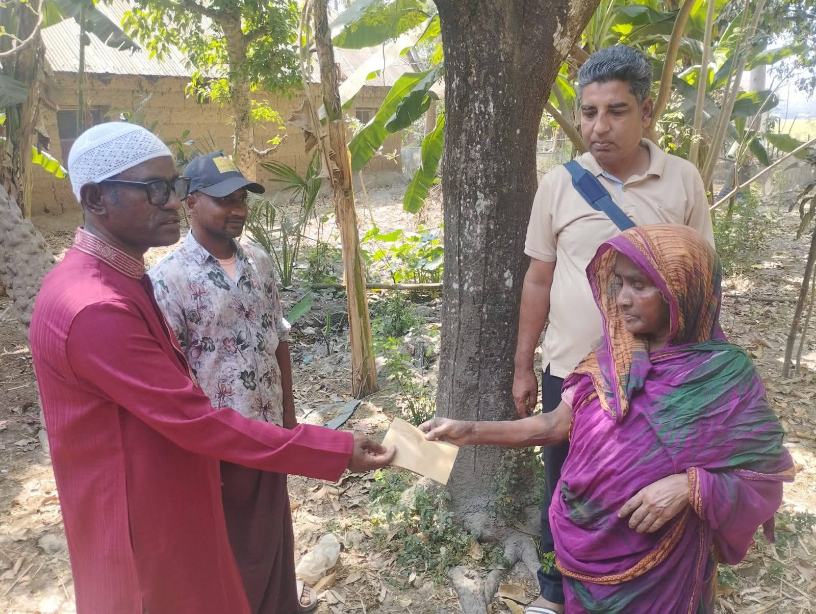 অসহায় নিপিড়ীতেদের ঈদ উপহার বিশিষ্ট সমাজসেবক শরীফ মুন্সির
