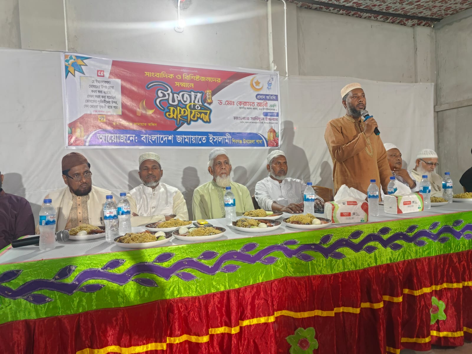 চাঁপাইনবাবগঞ্জের শিবগঞ্জে সাংবাদিক ও বিশিষ্টজনদের সম্মানে ইফতার ও দোয়া মাহফিল