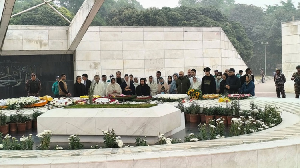 খালেদা জিয়ার কবর জিয়ারত করলেন জাইমা রহমান