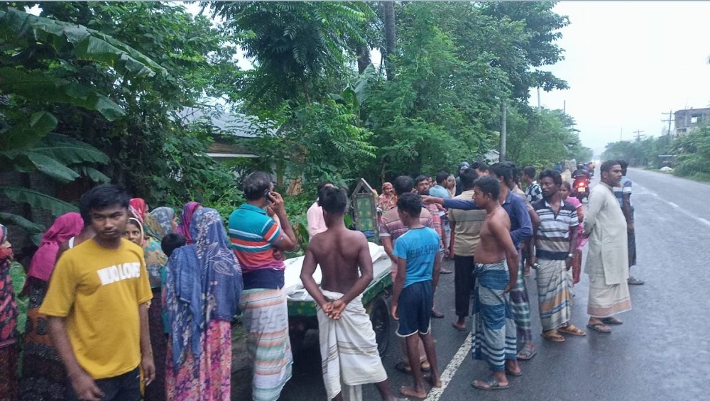 ঈশ্বরদী-বানেশ্বর মহাসড়কে অ্যাম্বুলেন্স-ভ্যান সংঘর্ষে প্রাণ গেল শ্রমিকের