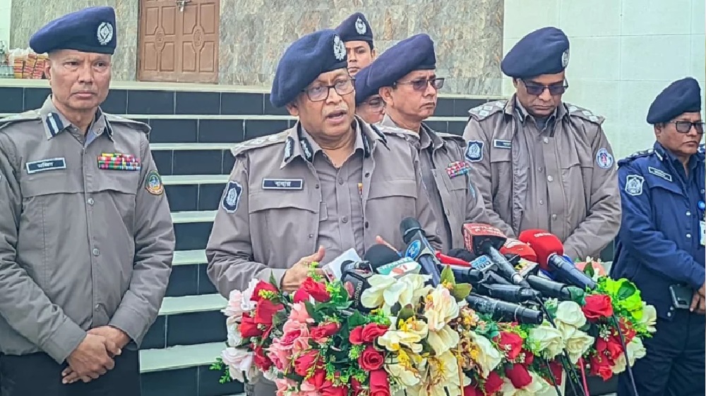 ৩২ হাজার ভোটকেন্দ্রে পুলিশ সদস্যদের বডি ক্যামেরা দেওয়া হবে: আইজিপি