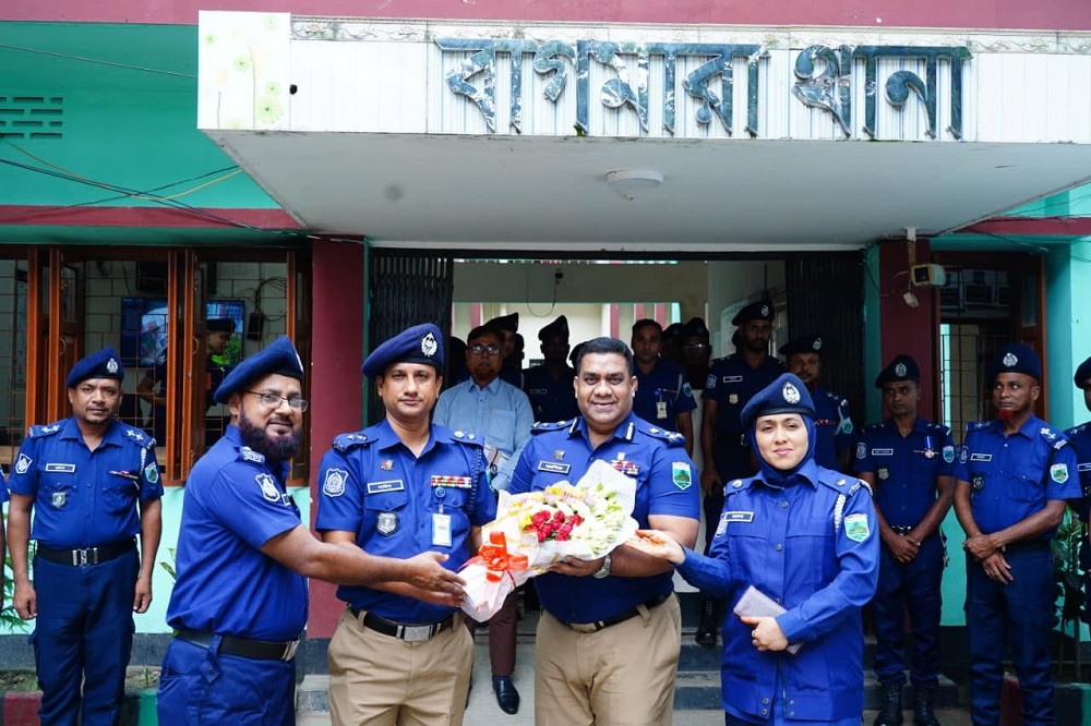 বাগমারা থানা পরিদর্শনে রাজশাহী রেঞ্জ ডিআইজি