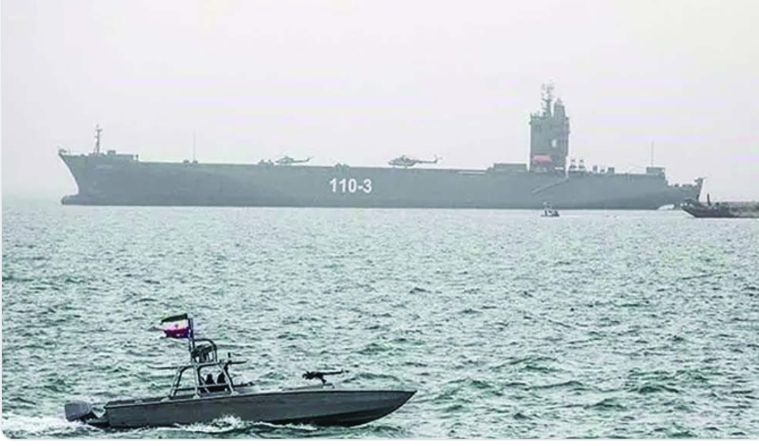 হরমুজ প্রণালি অতিক্রম করল দুই মার্কিন যুদ্ধজাহাজ