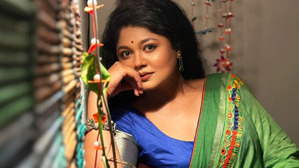 মা হতে চলেছেন মৌসুমী, জানালেন দ্বিতীয় বিয়ের খবরও