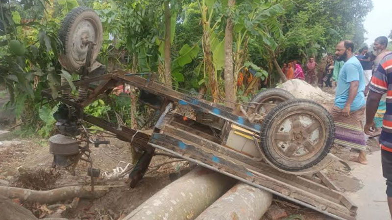 নাটোরে প্রাইভেটকারের ধাক্কায় প্রাণ গেল ভ্যানচালকের