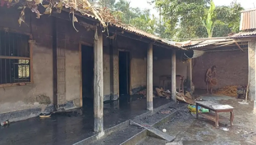 রাজশাহীর বাঘায় ভয়াবহ অগ্নিকাণ্ডে ৩টি ঘর পুড়ে ছাই