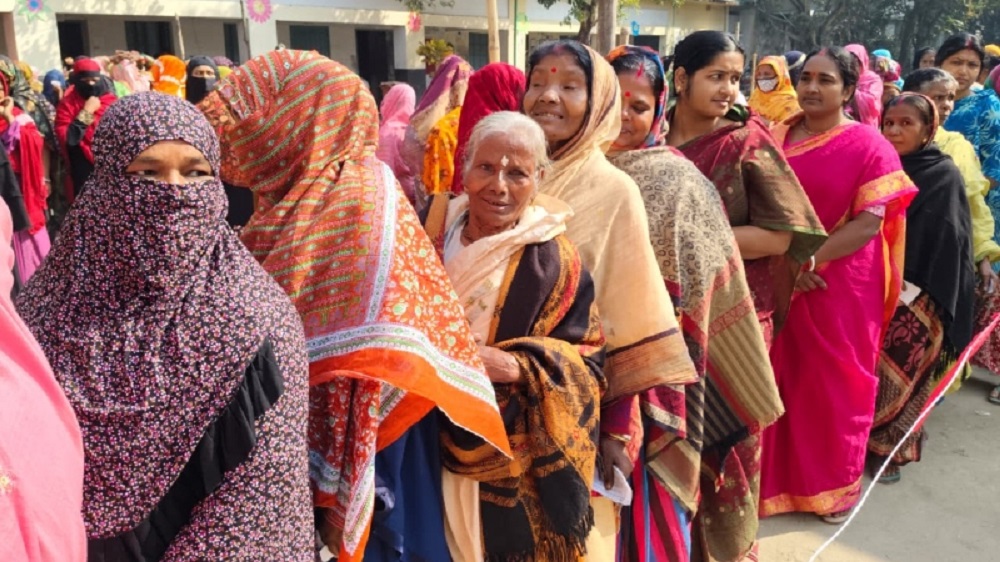 রাজশাহীর কেন্দ্রে কেন্দ্রে নারী ভোটারদের সরব অংশগ্রহণ